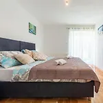 Toni Apartmán Gračac