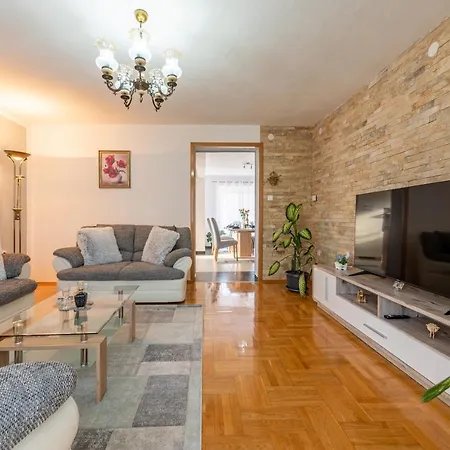 Toni Apartment
